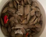 รูปขั้นตอนการทำที่ 1 ของ หอยลายผัดน้ำพริกเผา สูตรเด็ด