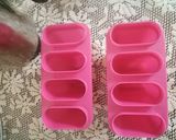 A picture of step 5 of Musk Melon Yogurt Popsicle.