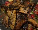 Foto langkah ke 2 dari resep Ikan Tongkol Kecap Pedas.