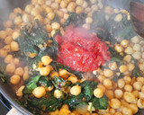 Foto del paso 2 de la receta: Garbanzos con espinacas y jamón
