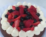 Foto del paso 6 de la receta: Torta De Chocolate Sin Harina Con Crema y Frutas Para Mamá ❤️