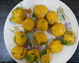 A picture of step 2 of Cheese corn balls.