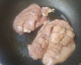 รูปขั้นตอนการทำที่ 3 ของ สเต็กอกไก่ย่างน้ำผึ้งกับซัลซ่าแตงโมแอปเปิ้ลน้ำขิง