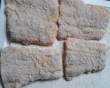 Foto del paso 3 de la receta: Bifes de pescado a la milanesa con ensalada