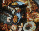 Foto del paso 3 de la receta: Guiso de lubina con marisco