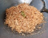 Foto langkah ke 3 dari resep Serundeng ayam suwir.
