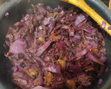 Foto del paso 7 de la receta: Lombarda con panceta y cebolla caramelizada, piñones, pasas Jolie