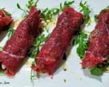 Foto del paso 5 de la receta: Rollitos de carpaccio con rúcula y parmesano