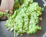 Une image de l'étape 2 de Galettes de quinoa, courgettes et parmesan.