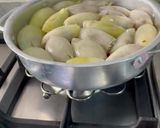 A picture of step 3 of Onion Dolma.