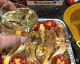 Foto del paso 4 de la receta: Pollo al horno con patatas panaderas y tomate asado