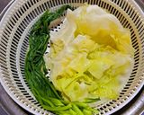 Hình bước làm 2 của món Canh bắp cải cuốn thịt bằm