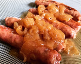 Foto del paso 3 de la receta: Tapa de salchichas encebolladas