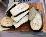 Une image de l'étape 2 de Aubergines et carottes grillées à l’oignon rouge.