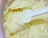 Foto langkah ke 5 dari resep Kue Ulang Tahun Sederhana (Simple Birthday Cake).