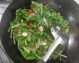 Foto langkah ke 2 dari resep Tumis Kangkung.