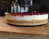 Foto del paso 2 de la receta: Tarta de queso 🧀 con mermelada de fresa 🍓 o frambuesa