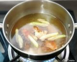 รูปขั้นตอนการทำที่ 4 ของ ต้มยำปลากระป๋องใส่เห็ด