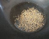 A picture of step 2 of Matar mushroom bharta.
