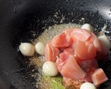 Foto langkah ke 1 dari resep Semur ayam telur puyuh simpel.