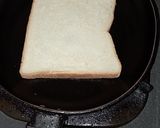 Foto langkah ke 1 dari resep Simple Egg Sandwich.