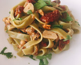 Foto del paso 13 de la receta: Cintas de pasta vegetales con mejillones y tomates secos