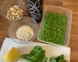 A picture of step 1 of Pea & Rocket Pesto.