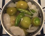 Foto del paso 2 de la receta: Chilaquiles verdes con crema y queso