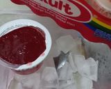 Foto langkah ke 1 dari resep Strawberry Yakult 3 bahan.