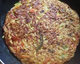 A picture of step 7 of Noodles Omelette.