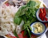 รูปขั้นตอนการทำที่ 1 ของ ก๋วยเตี๋ยวผัดขี้เมาซีฟู้ด