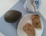 Foto del paso 1 de la receta: Tostadas de queso cottage y aguacate,