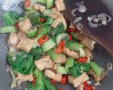 Foto langkah ke 5 dari resep Tumis Pakcoy Tahu.