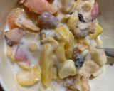Foto del paso 3 de la receta: Desayuno saludable (durazno, Damasco, banana, semillas, pasas y frutos secos) y yogurt