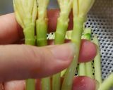 Hình bước làm 1 của món Gan heo chiên xào hoa gừng, giá đỗ và cà rốt