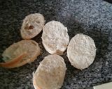 Foto del paso 2 de la receta: Pancitos duros al huevo