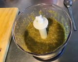 Une image de l'étape 5 de Sauce salade au citron confit, pesto de fanes epicé et melfor.