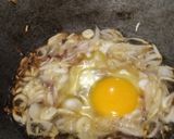 Foto langkah ke 3 dari resep Mie Goreng Sambal Matah.