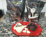 Foto del paso 3 de la receta: Medallones de chocolate blanco y semi amargo rellenos de Oreos