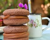 Foto del paso 5 de la receta: Alfajores de chocolate rellenos con dulce de leche y Nutella😜