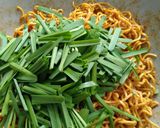 Foto langkah ke 7 dari resep Mie Goreng Kucai.