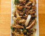 Foto langkah ke 3 dari resep Chicken noodle with mushroom black pepper sauce Ala Yammie Hotplate Home made.
