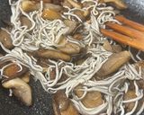 Foto del paso 3 de la receta: Revuelto de setas y gulas