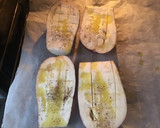 Foto del paso 1 de la receta: Berenjenas con atún, huevo duro y 5 clases de queso