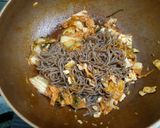 รูปขั้นตอนการทำที่ 4 ของ เส้นบุกผัดกิมจิหมูกริล