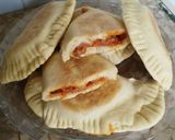 Foto del paso 7 de la receta: Empanada de atún con tomate frito en el sartén