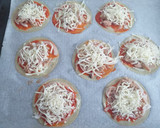 Foto del paso 5 de la receta: Mini pizzas de obleas