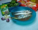 Foto langkah ke 1 dari resep Mi goreng ikan laut.