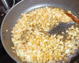 Foto del paso 3 de la receta: Arroz meloso de chipirones y gambón