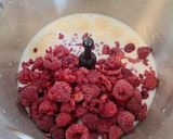 Une image de l'étape 1 de Smoothie banane framboise.